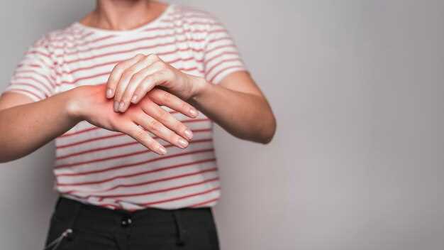 Между пальцами рук покраснение и мокнет: причины и симптомы